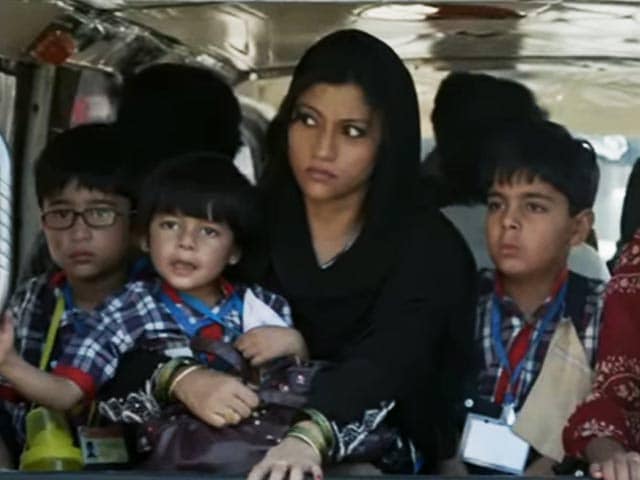 Videos : 'लिपस्टिक अंडर माई बुर्का' फिल्म रिव्यू : दमदार किरदारों के आसपास घूमती कहानी