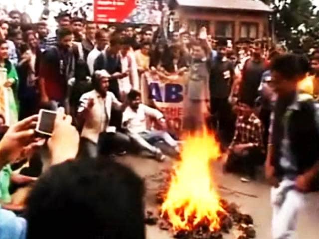 Videos : शिमला : गैंगरेप, हत्या पर गुस्से में शहर