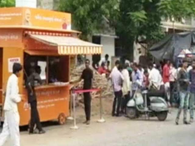 Video : Gujarat Construction Workers To Get Meal At Rs. 10. Conditions Apply