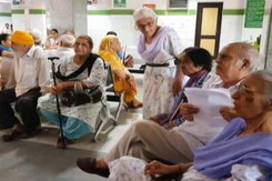 Overcrowded, Understaffed: Only 100 Of 250 Beds Functional In This West Delhi Hospital Overcrowded, Understaffed: Only 100 Of 250 Beds Functional In This West Delhi Hospital
