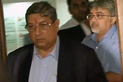 सुप्रीम कोर्ट ने श्रीनिवासन और निरंजन शाह के BCCI की SGM में भाग लेने पर लगाई रोक सुप्रीम कोर्ट ने श्रीनिवासन और निरंजन शाह के BCCI की SGM में भाग लेने पर लगाई रोक