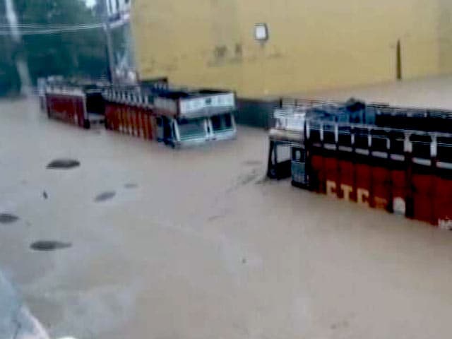 बड़ी ख़बर : गुजरात में बारिश और बाढ़ का कहर