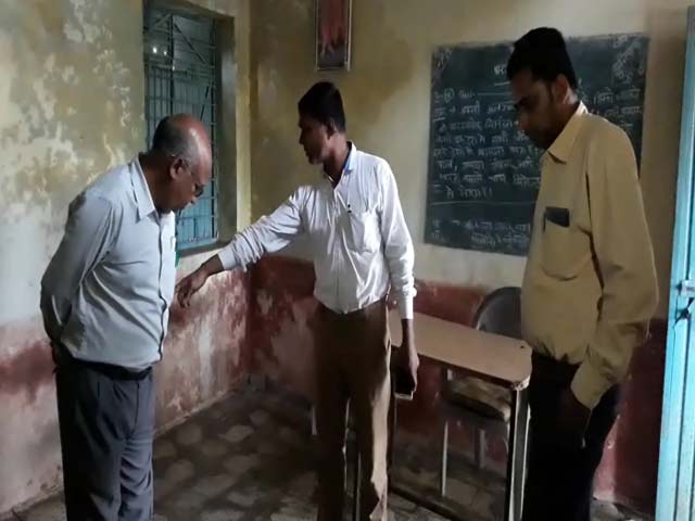 ख़बर का असर: स्कूल की इमारतों से अतिक्रमण हटा, कक्षाएं लगनी शुरू