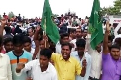 राजद समर्थकों ने गांधी सेतु जाम किया राजद समर्थकों ने गांधी सेतु जाम किया