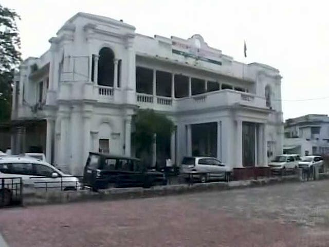 Videos : कांग्रेस दफ्तर की कोठी पर व्‍यापारी ने ठोंका दावा