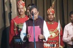 बिहार : नीतीश कैबिनेट में 27 नए मंत्रियों ने ली शपथ बिहार : नीतीश कैबिनेट में 27 नए मंत्रियों ने ली शपथ