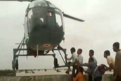 In Flood-Hit Gujarat, IAF Helicopter Pilots Pull Incredible Rescue In Flood-Hit Gujarat, IAF Helicopter Pilots Pull Incredible Rescue