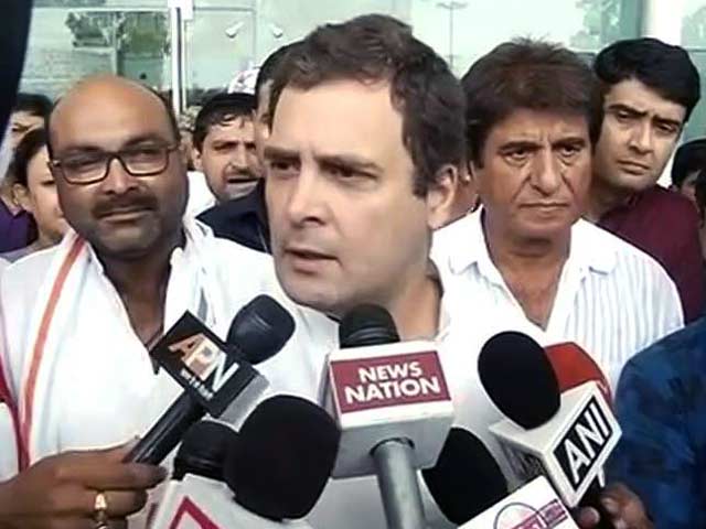लखनऊ के दौरे पर राहुल गांधी, किसानों की आवाज उठाई