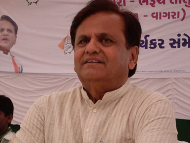 हर किसी को आयकर विभाग से डराना चाहती है सरकार: अहमद पटेल