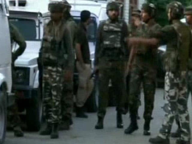 Video : 3 Terrorists Dead, 1 Policeman Injured In Encounter In Kashmir's Sopore