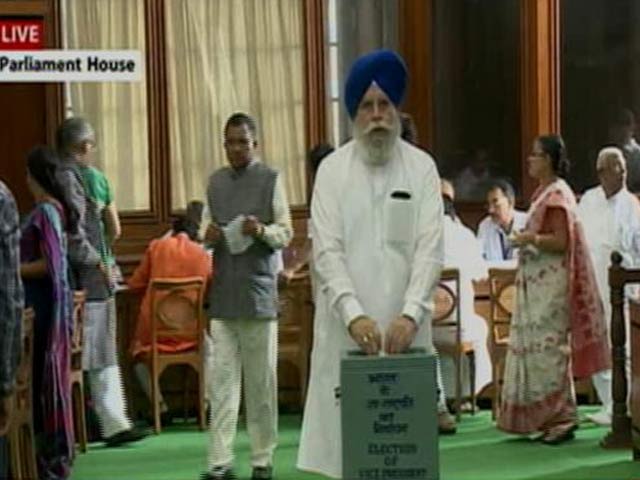 उपराष्ट्रपति चुनाव : 14 सांसदों ने नहीं डाले वोट