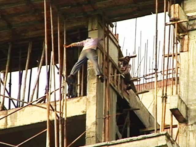 आसमान चूमती इमारतें, दफ़न होती ज़िंदगी