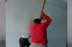 इलाहाबाद में स्कूल प्रिंसिपल ने बच्चों को बेरहमी से पीटा, वीडियो हुआ वायरल इलाहाबाद में स्कूल प्रिंसिपल ने बच्चों को बेरहमी से पीटा, वीडियो हुआ वायरल