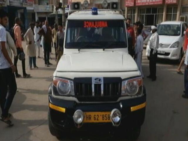 फतेहाबाद : एंबुलेंस का रास्ता रोकने की वजह से मरीज की मौत, बीजेपी नेता पर आरोप