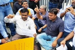 MoJo: किराया भी दे रहे हैं और ईएमआई भी नोएडा के फ्लैट खरीदार MoJo: किराया भी दे रहे हैं और ईएमआई भी नोएडा के फ्लैट खरीदार