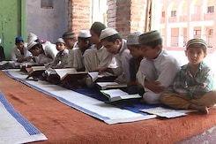 15 अगस्त को यूपी के मदरसों में फहरेगा तिरंगा, होगी वीडियोग्राफी 15 अगस्त को यूपी के मदरसों में फहरेगा तिरंगा, होगी वीडियोग्राफी