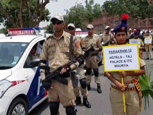 दिल्ली पुलिस के दस्ते में शामिल हुईं 24 'पराक्रम वैन'