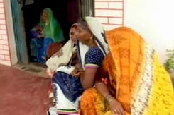 गोरखपुर मेडिकल कॉलेज की बदइंतजामी ने उजाड़ी कई परिवारों की दुनिया गोरखपुर मेडिकल कॉलेज की बदइंतजामी ने उजाड़ी कई परिवारों की दुनिया