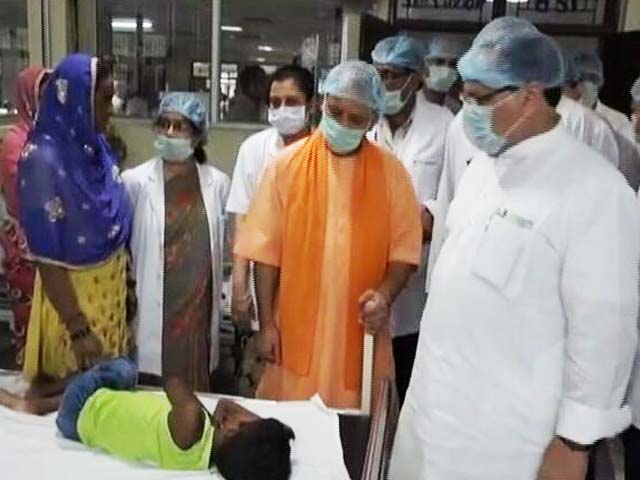 Videos : इंडिया 9 बजे: गोरखपुर हादसे में ऑक्सीजन की कमी को नकार रही यूपी सरकार