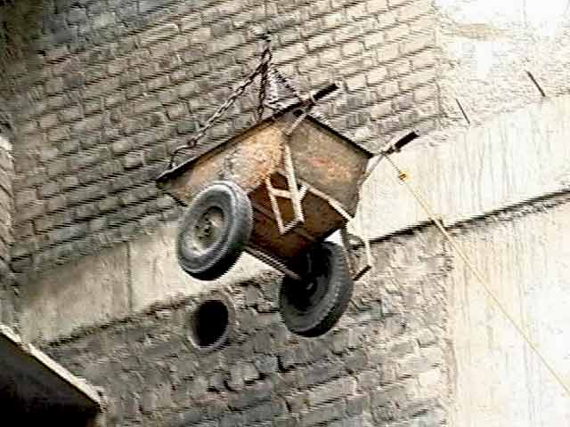 कंस्ट्रक्शन साइट पर सुरक्षा मानकों की अनदेखी पर खास रिपोर्ट