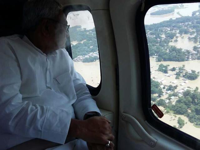 Videos : बाढ़ से बेहाल बिहार, सीएम नीतीश कुमार ने किया प्रभावित इलाकों का हवाई सर्वेक्षण