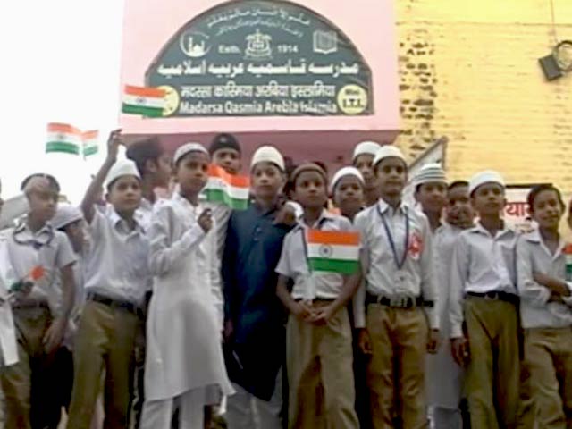 देशभर के मदरसों में मनाया गया स्वतंत्रता दिवस देशभर के मदरसों में मनाया गया स्वतंत्रता दिवस