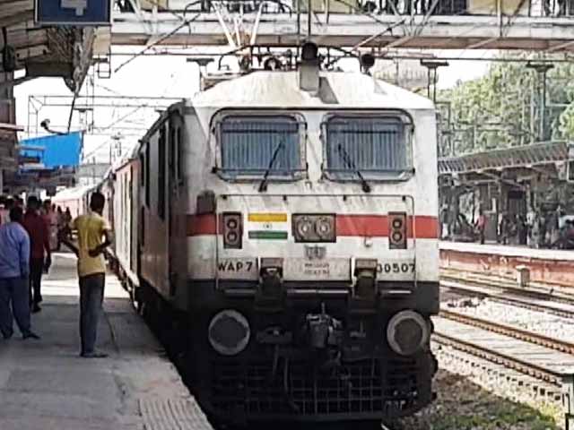 अगस्त क्रांति राजधानी में लाखों की चोरी