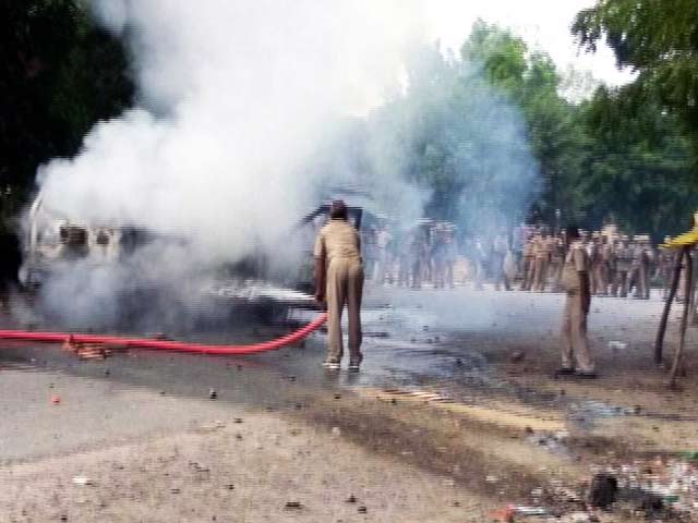 Video : उत्तर प्रदेश: औरैया में पुलिस और सपा कार्यकर्ताओं के बीच भिड़ंत