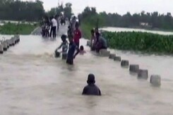 इंडिया 8 बजे : बिहार में बाढ़ से अबतक 72 लोगों की मौत, 13 जिले प्रभावित इंडिया 8 बजे : बिहार में बाढ़ से अबतक 72 लोगों की मौत, 13 जिले प्रभावित