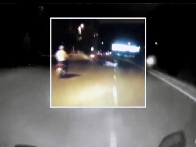 Videos : MoJo: सुपरबाइक की रफ़्तार ने ली जान, हेलमेट में लगे कैमरे में कैद हुई घटना