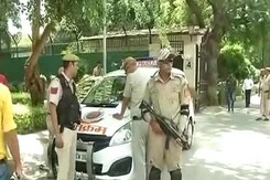Bomb Threat At Delhi High Court, SWAT Teams, Fire Engines At Spot Bomb Threat At Delhi High Court, SWAT Teams, Fire Engines At Spot