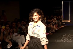 <i>Dangal</i> Girl Sanya Malhotra Hits The LFW Runway In Style <i>Dangal</i> Girl Sanya Malhotra Hits The LFW Runway In Style