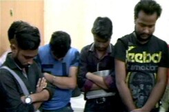 नोएडा के दो कॉल सेंटरों पर एसटीएफ का छापा नोएडा के दो कॉल सेंटरों पर एसटीएफ का छापा