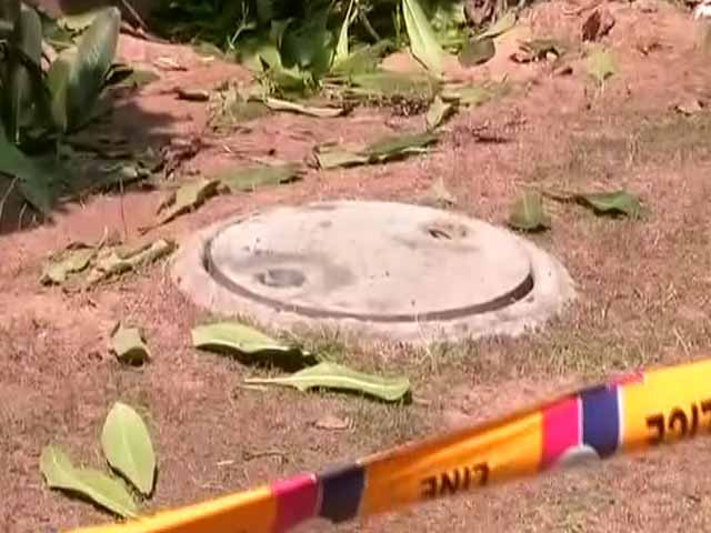 Video : Sanitation Worker Dies While Cleaning Sewer At Delhi Hospital: Police
