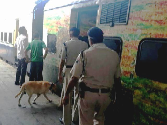 नई दिल्ली रेलवे स्टेशन पर बम की खबर