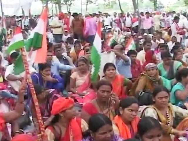 उत्तर प्रदेश में शिक्षामित्रों का अनिश्चितकालीन सत्याग्रह