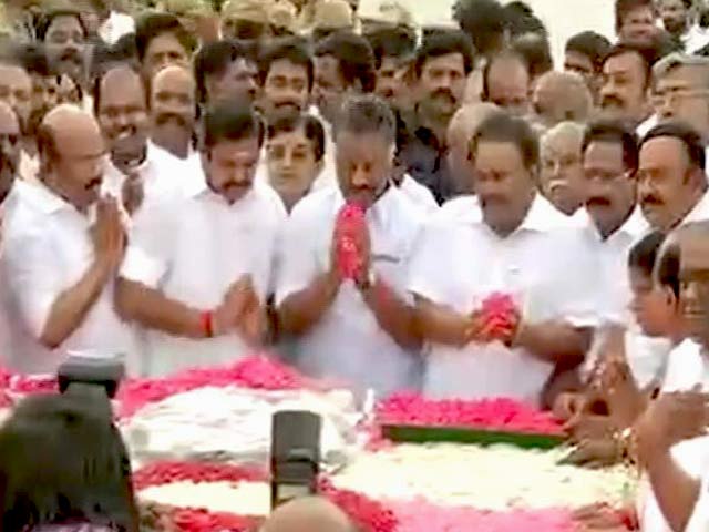 AIADMK के दोनों धड़ों का विलय, पनीरसेल्वम बने उप-मुख्यमंत्री