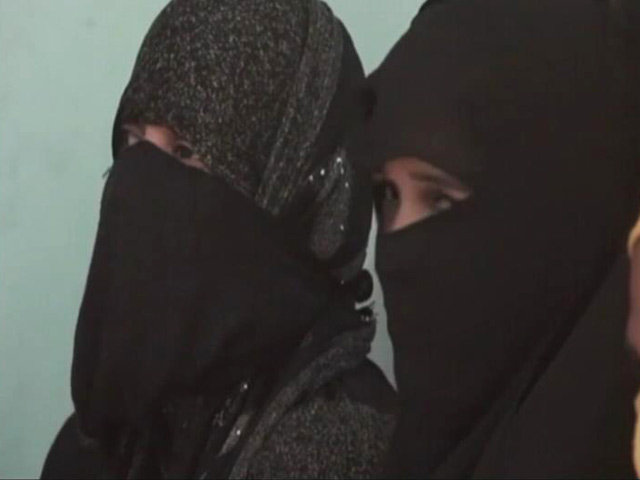 इंडिया 8 बजे: संविधान पीठ ने 3-2 के बहुमत से 'तीन तलाक़' को किया रद्द