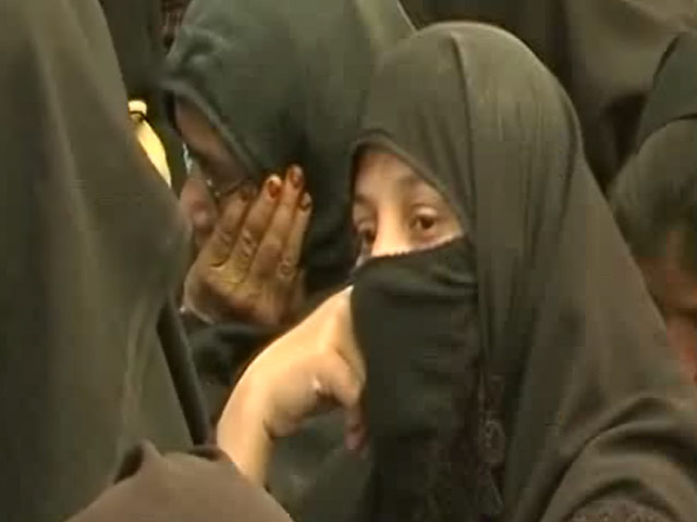 इंडिया 8 बजे : लोकसभा में तीन तलाक बिल ध्वनिमत से पास