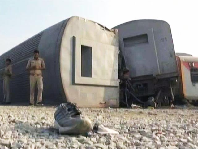 डंपर से टकराने के बाद कैफियत एक्सप्रेस पटरी से उतरी, 74 यात्री घायल