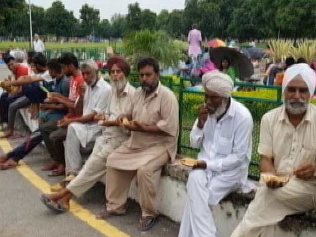 हाईकोर्ट ने जमावड़ा हटाने का आदेश दिया