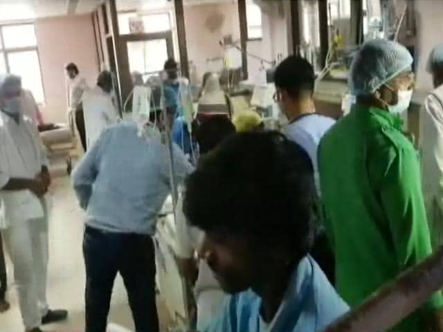 Videos : MoJo: गोरखपुर मामले में 9 लोगों के खिलाफ FIR