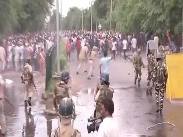 Video : Ram Rahim Guilty Of Rape, 30 Dead, 250 Injured As Sect Erupts