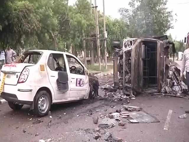 Ground Report:पंचकुला में बड़े पैमाने पर हिंसा, कई जगहों पर आगजनी और पथराव