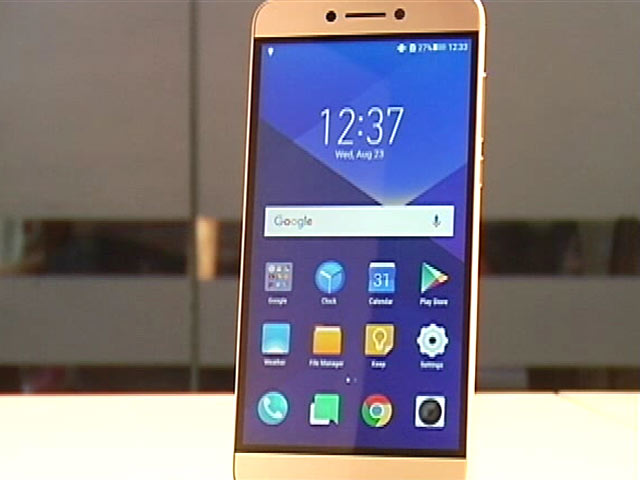 The Hot City Hosts the Launch of a Cool Phone