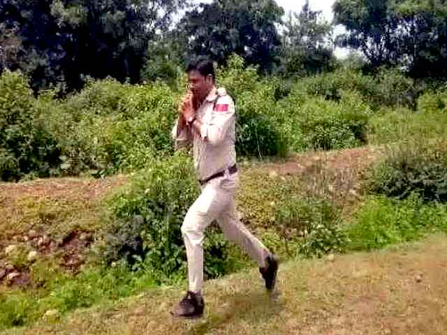 बहादुर कॉन्स्टेबल ने सैकड़ों जानें बचाईं