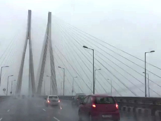 Video : Driving Through Mumbai's Sea Link As Heavy Rain Pounds City