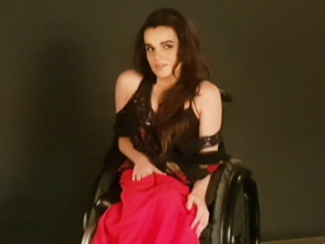 व्हीलचेयर पर मॉडलिंग की मिसाल