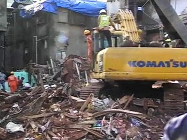 मुंबई में 6 मंजिला इमारत गिरी, अब तक 34 की मौत, 14 लोग हुए घायल
