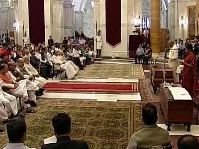 किस मंत्री का हुआ प्रमोशन और किसका डिमोशन